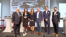 Beim Verbrauchertalk 2026 der AK Nieder&ouml;sterreich (v. li. n. re.): Wolfgang Haunold (OeNB), Petra Leupold (VKI), Julia Pitters (IU), AK Nieder&ouml;sterreich-Pr&auml;sident und &Ouml;GB N&Ouml;-Vorsitzender Markus Wieser, Georg Tuder (FMA) und Gerald K&uuml;hberger (Handelsverband).