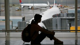 Warten am Flughafen