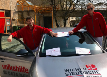 Die Volkshilfe-MitarbeiterInnen der mobilen Pflege in Neunkirchen sind nach wie vor für ihre "KundInnen" im Einsatz und bitten: "Bleibts daham!" ©  , AK Niederösterreich, zVg