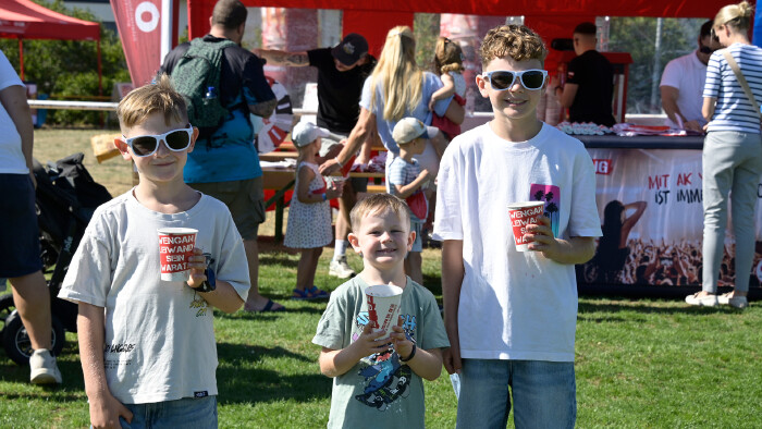 Sommer, Spiel und gute Laune: Junge Besucher genie&szlig;en das vielf&auml;ltige Angebot beim AK/&Ouml;GB-Familienfest in Felixdorf.