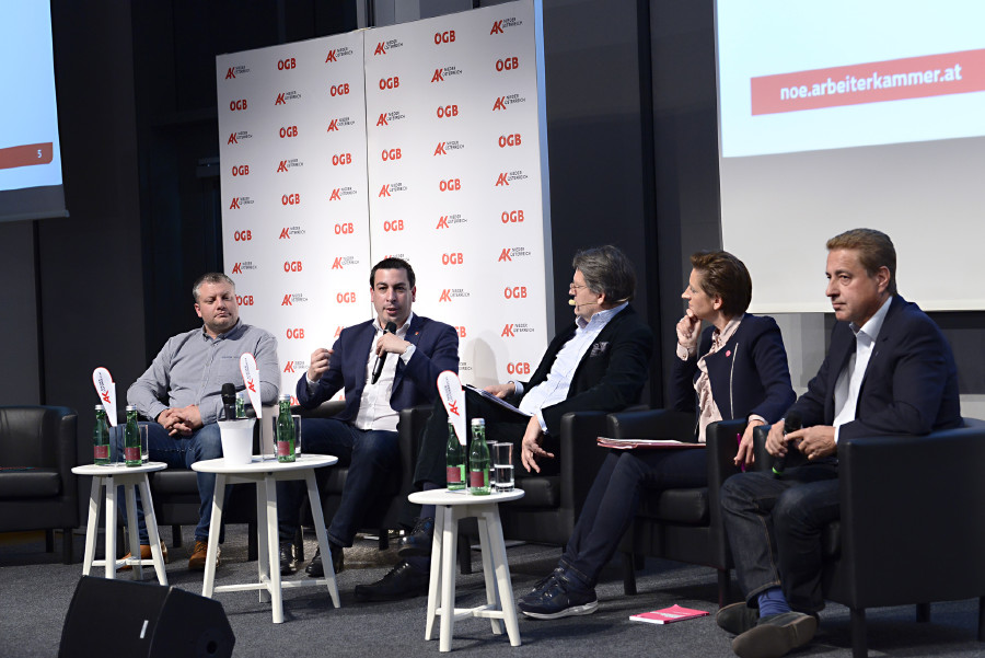 v.l.n.r.: Stadtrat Dominic Hörlezeder (Grüne), EU-Parlamentskandidat Günther Sidl (SPÖ), Helmut Brandstätter (Kurier), Landtagsabgeordneter Indra Collini (Neos), Harald Sterle (NÖAAB-FCG). © Alexandra Kromus, AK Niederösterreich vlnr: Stadtrat Dominic Hörlezeder (Grüne), EU-Parlamentskandidat Günther Sidl (SPÖ), Helmut Brandstätter (Kurier), Landtagsabgeordneter Indra Collini (Neos), Harald Sterle (NÖAAB-FCG). © Alexandra Kromus, AK Niederösterreich
