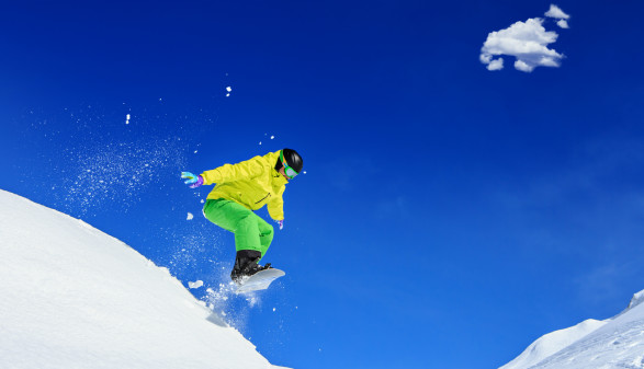 Snowboarder © Val Thoermer, stock.adobe.com Snowboarder beim Sprung © Val Thoermer, stock.adobe.com