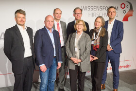 AK Präsident Markus Wieser (Mitte) im Kreis der Vortragenden beim Wissenscforum Hirschwang