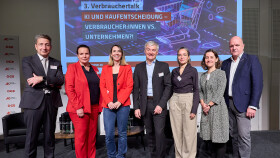 vlnr.: Univ.Prof. Dr. Nikolaus Forgó, AK Niederösterreich Direktorin Mag.a  Bettina Heise, FH-Prof.in Dipl. Ing.in Mag.a Marlies Temper, Bakk., Di Dr.tech. Dr. phil. Erich Prem, MBA, Mag.a Louise Beltzung, Mag.a Daniela Zimmer und AK Niederösterreich Präsident und ÖGB Niederösterreich Vorsitzender Markus Wieser.