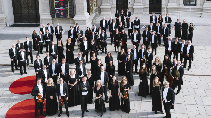 Orchester vor Musikverein © Martina Siebenhandl, Tonkünstler Orchester Niederösterreich Orchester vor Musikverein © Martina Siebenhandl, Tonkünstler Orchester Niederösterreich