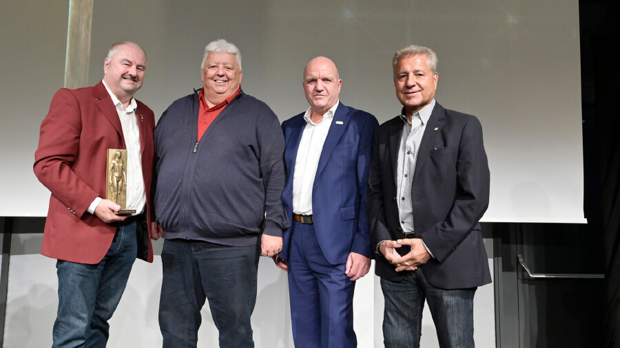 Ehrung fürs Lebenswerk: von links nach rechts: Josef Indra, Franz Fischer, AK Niederösterreich-Präsident und ÖGB NÖ-Vorsitzender Markus Wieser, Harald Sterle.