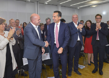 AK Niederösterreich-Präsident Markus Wieser begrüßt Bundeskanzler Christian Kern