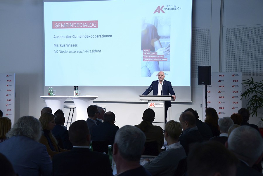 AK Niederösterreich-Präsident und ÖGB NÖ-Vorsitzender Markus Wieser beim AK-Gemeindedialog im ANZ St. Pölten © Kromus, AK Niederösterreich AK Niederösterreich-Präsident und ÖGB NÖ-Vorsitzender Markus Wieser beim AK-Gemeindedialog im ANZ St. Pölten © Kromus, AK Niederösterreich