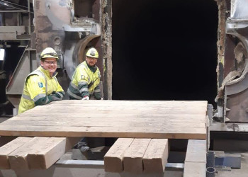 Damit die Baustellen weiterhin versorgt sind arbeiten die MitarbeiterInnen der Lafarge Zementwerke derzeit auf Hochtouren. ©  , AK Niederösterreich, zVg